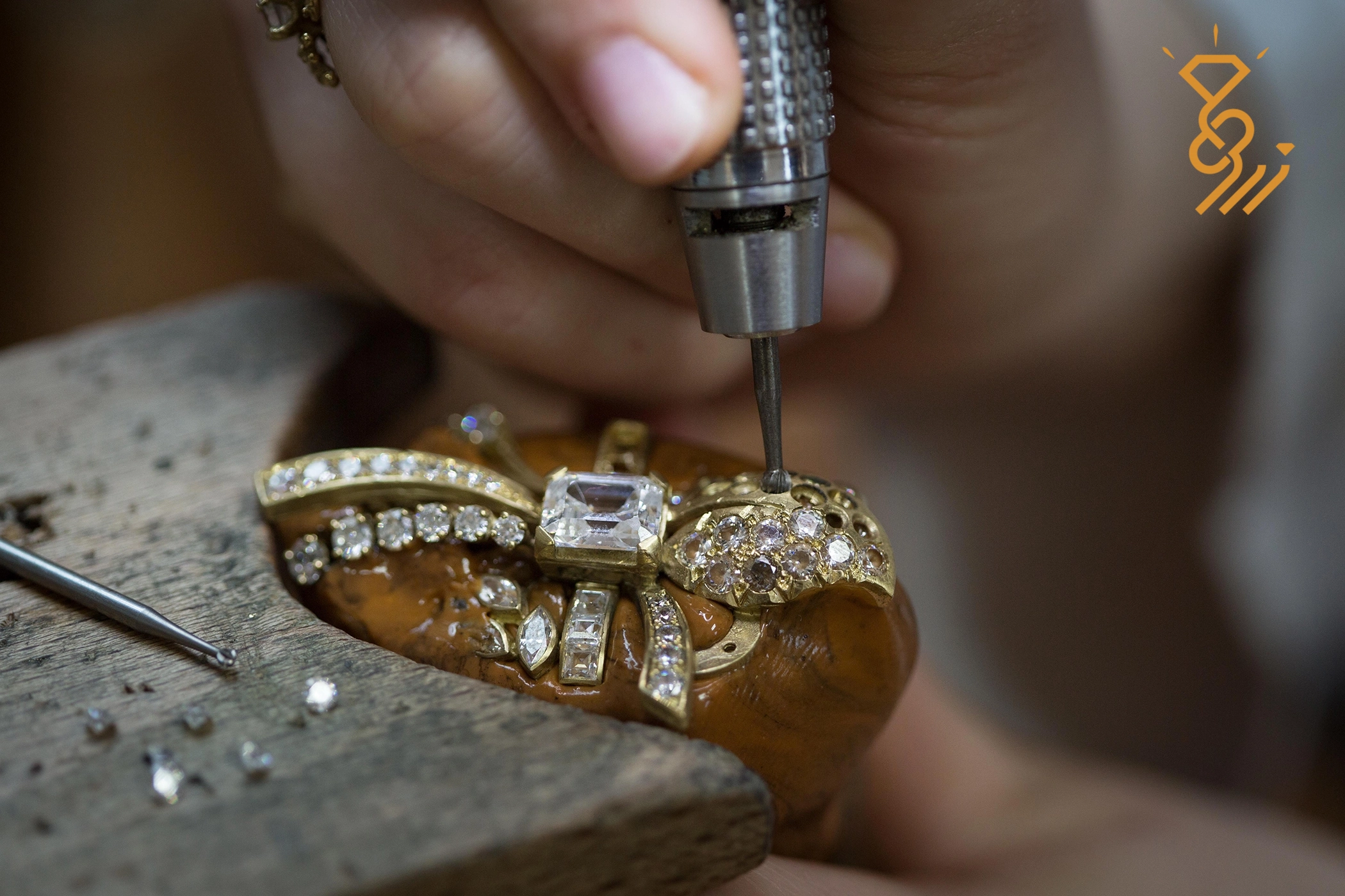 طلا و جواهرسازی